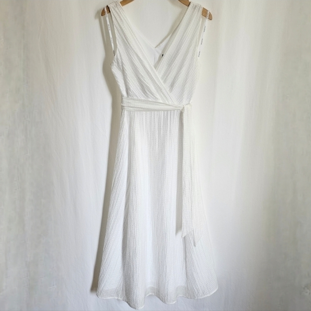 Halston White Sleeveless Seersucker Belted Flare Midi Dress